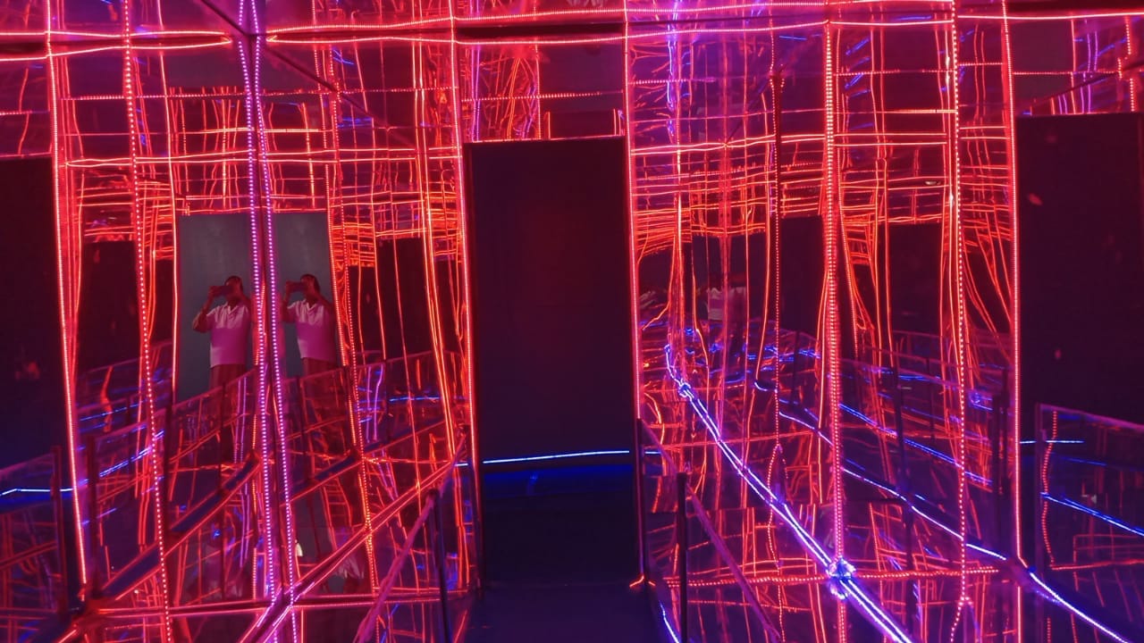 Mirror Maze Attraction Design – Interactive Maze Experience & Layout ...