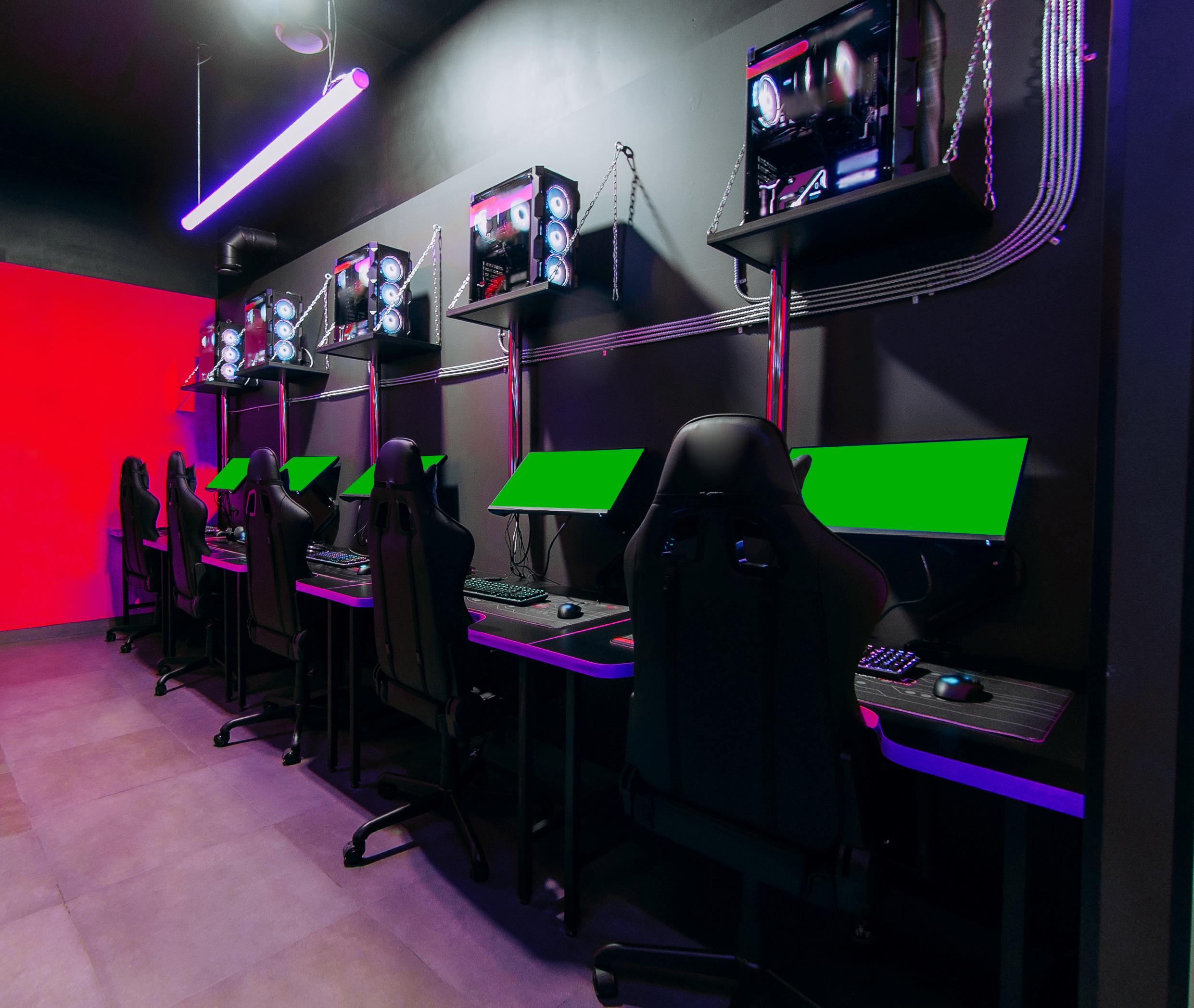 Inside the Business of Professional E-Sports Arenas: A Developer's Strategic Playbook 3 Execution Risks and Mitigation